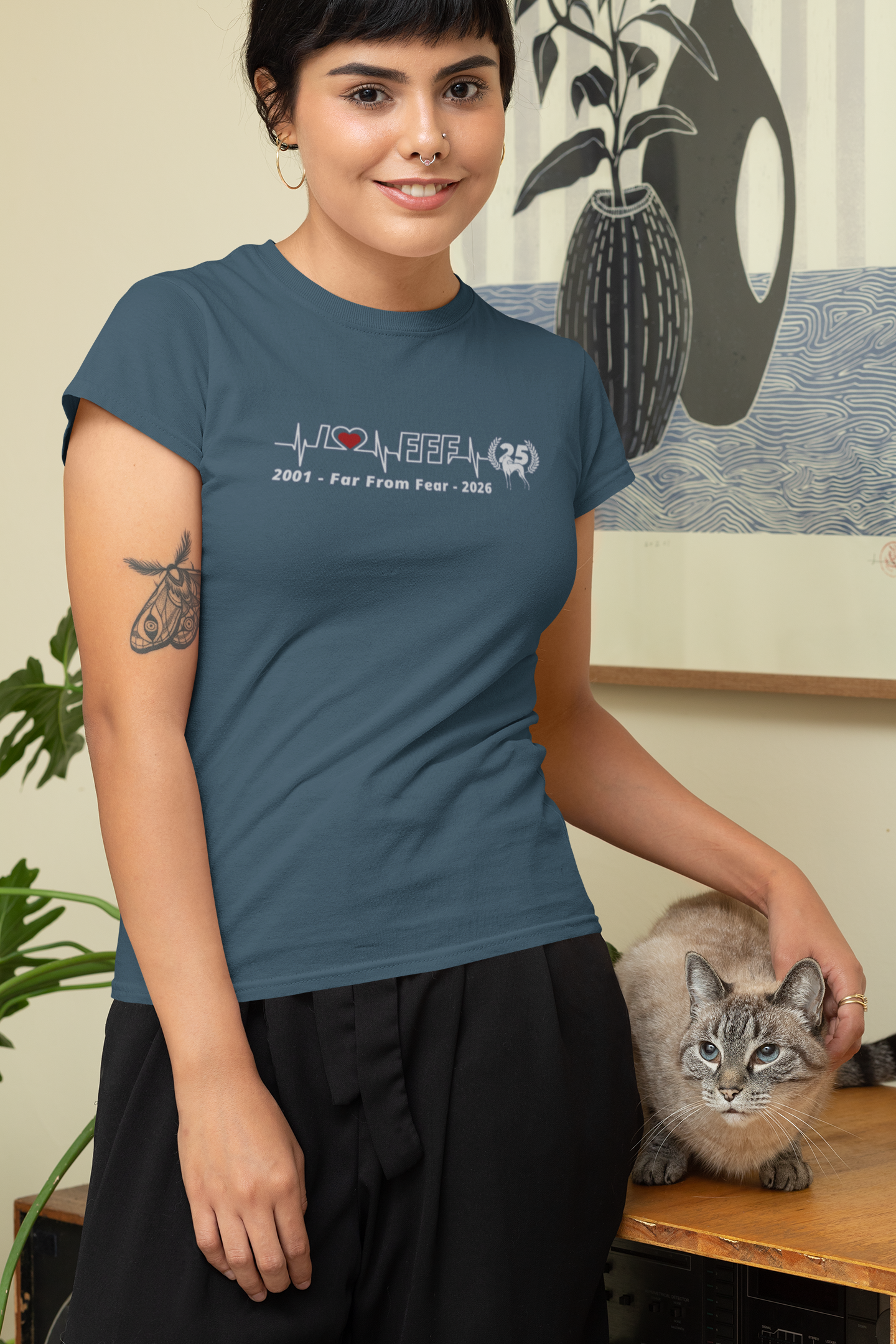Damen Premium organic Stella Muser T-Shirt mit DTF Druck -  25 Jahre Jubiläums Ausgabe FFF FARFROMFEAR Tierschutz