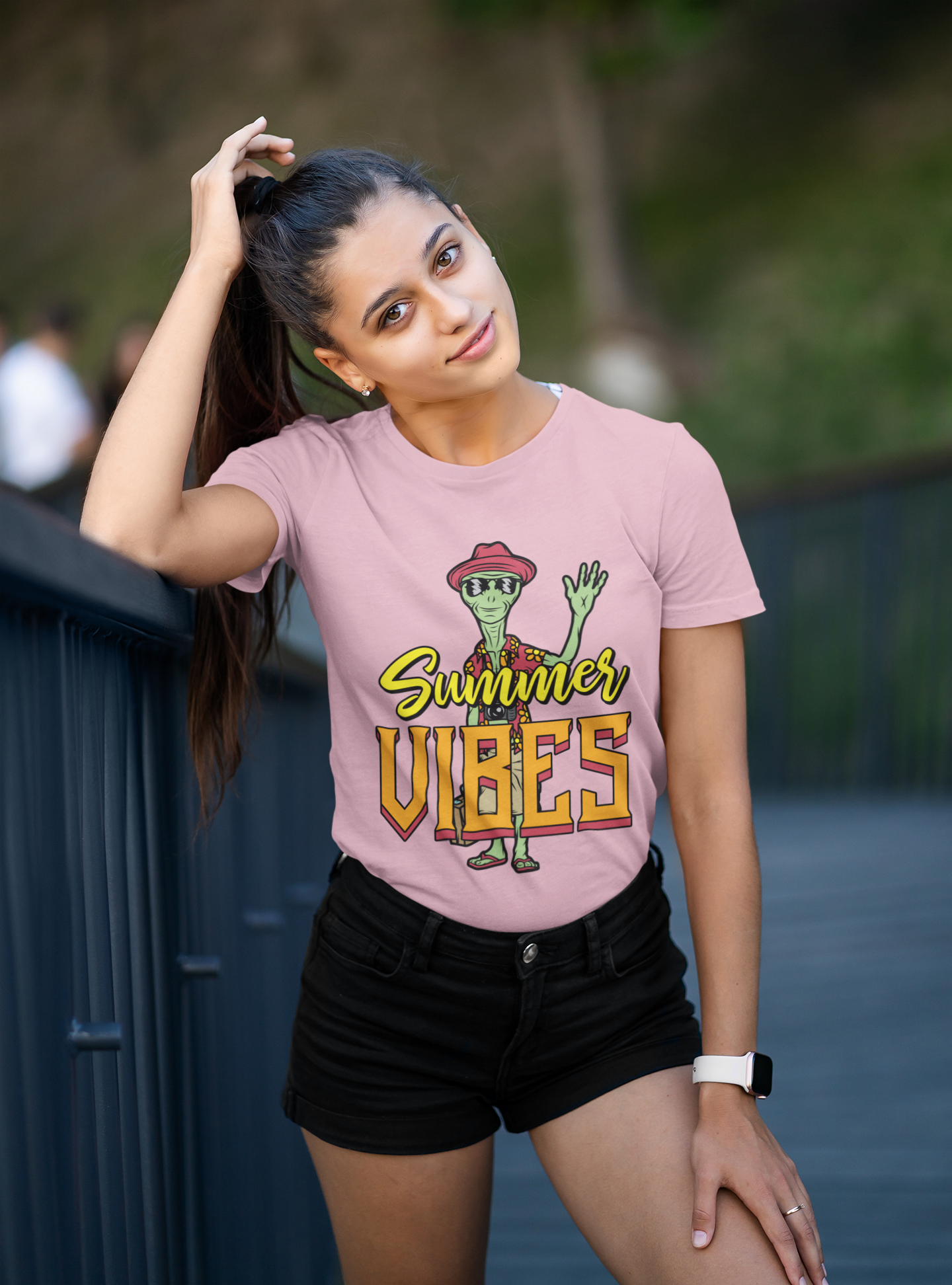 Alien Summer Vibes - Camiseta unisex de manga corta de algodón orgánico para adultos Creator T-Shirt 2.0 ST/ST SH