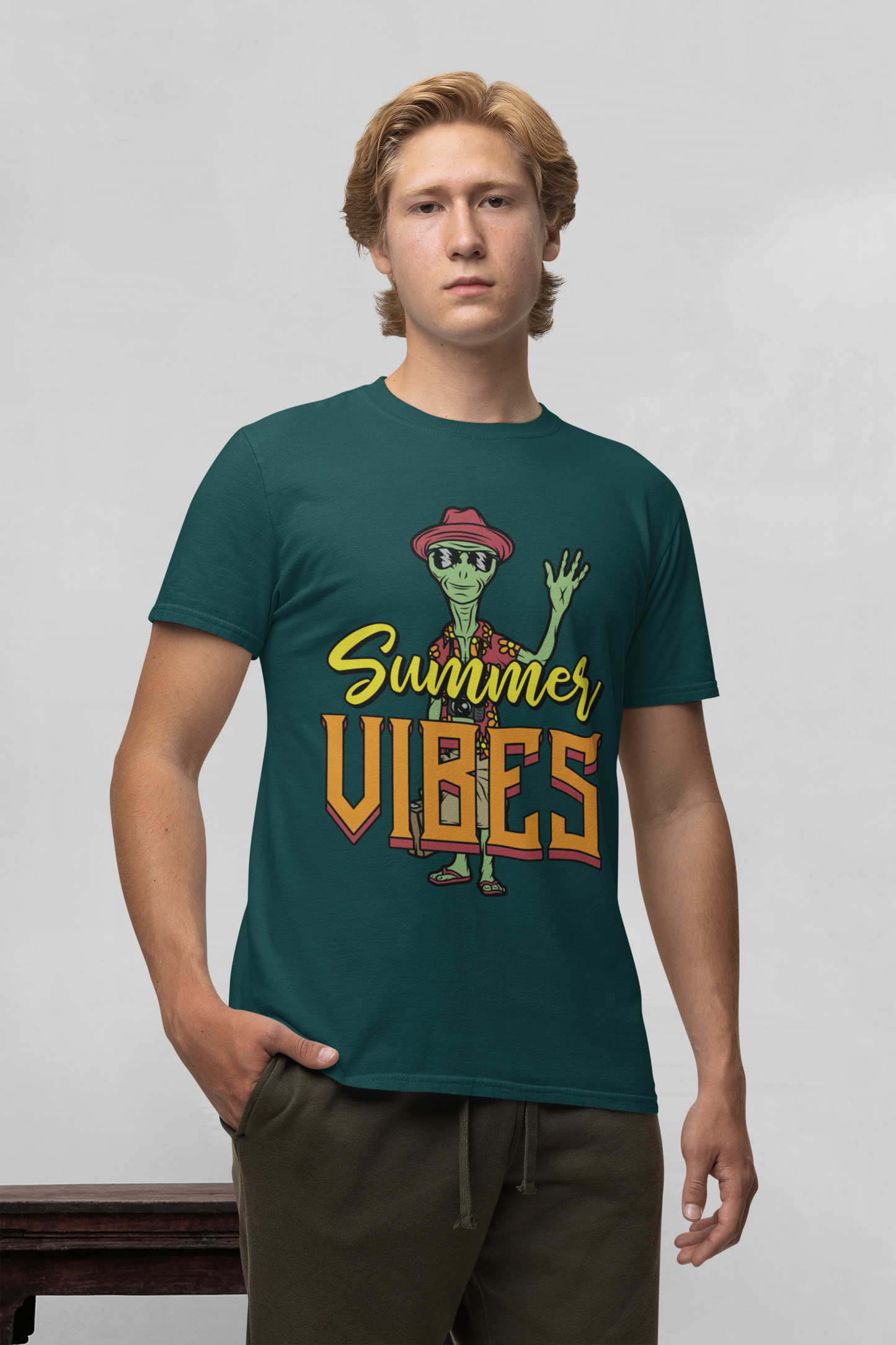 Alien Summer Vibes - Camiseta unisex de manga corta de algodón orgánico para adultos Creator T-Shirt 2.0 ST/ST SH