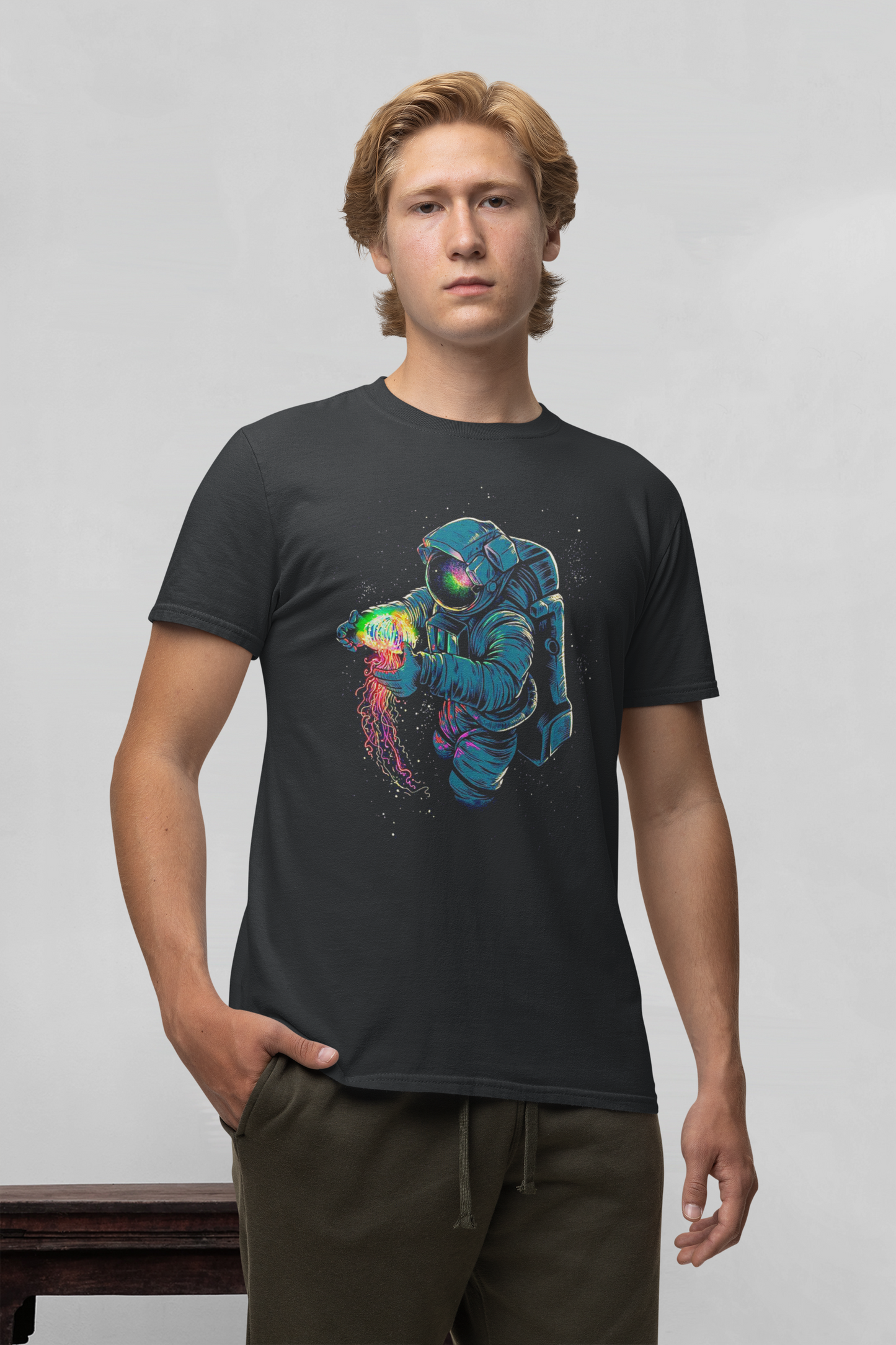 Astronauta Universo en Mano - Camiseta unisex de manga corta de algodón orgánico para adultos Creator T-Shirt 2.0 ST/ST SH