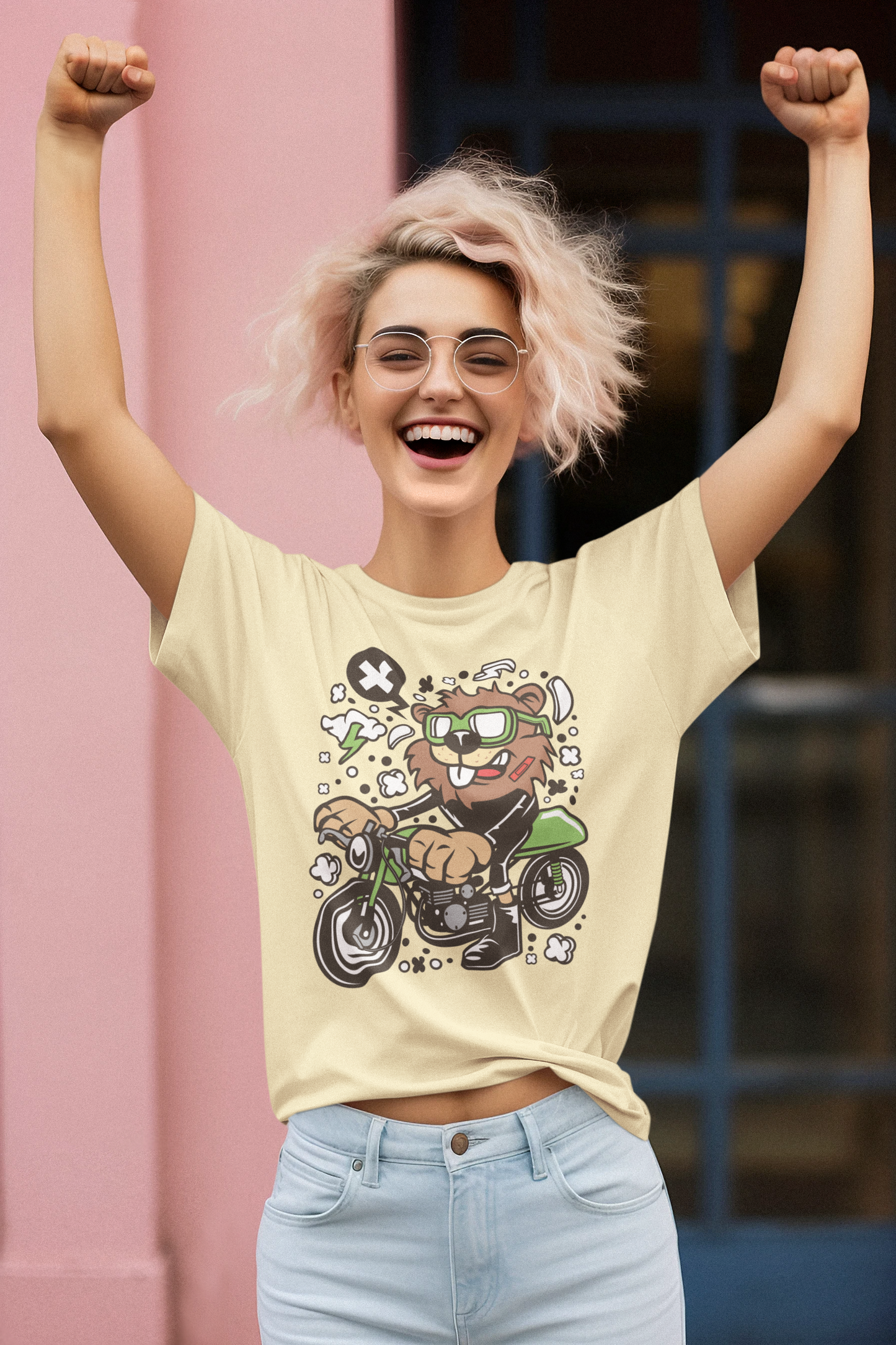 Camiseta con diseño de Castor Racer de dibujos animados