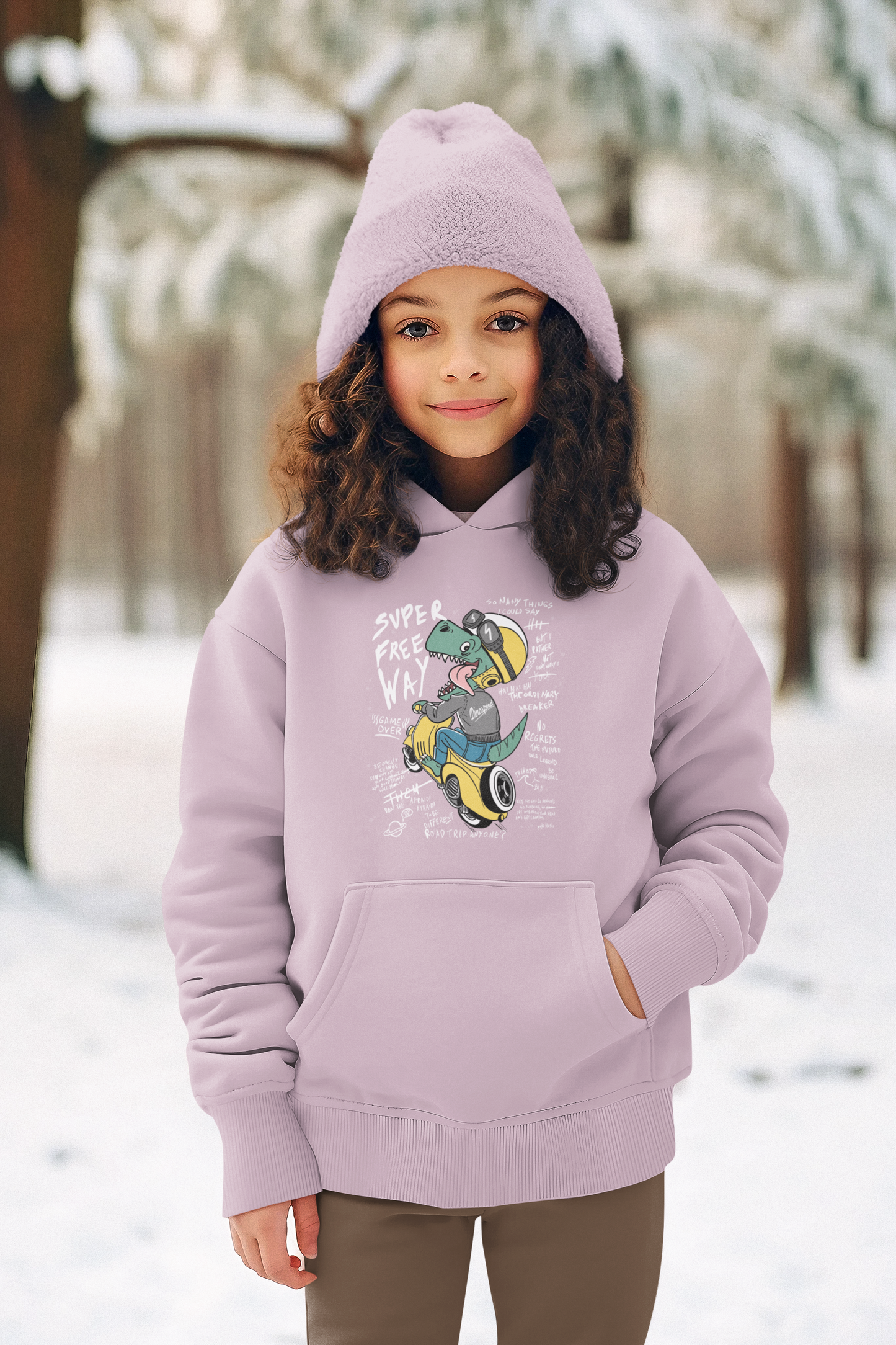 Hochwertiger Mittelschwerer Fleece-Hoodie für Jugendliche - Cartoon Dinosaurier auf Motorroller Super Free Way - Weltweit verfügbar - GL