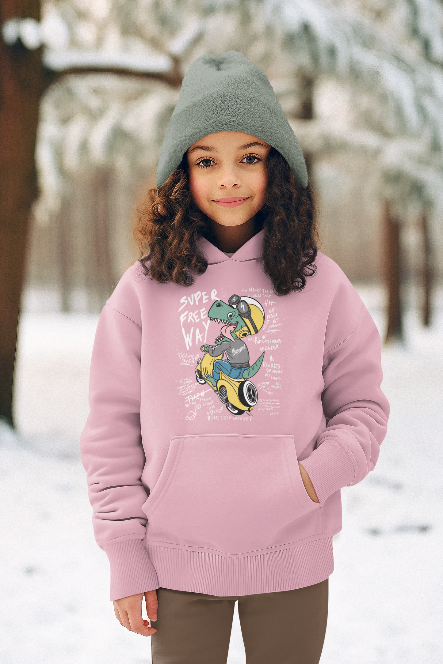 Hochwertiger Mittelschwerer Fleece-Hoodie für Jugendliche - Cartoon Dinosaurier auf Motorroller Super Free Way - Weltweit verfügbar - GL