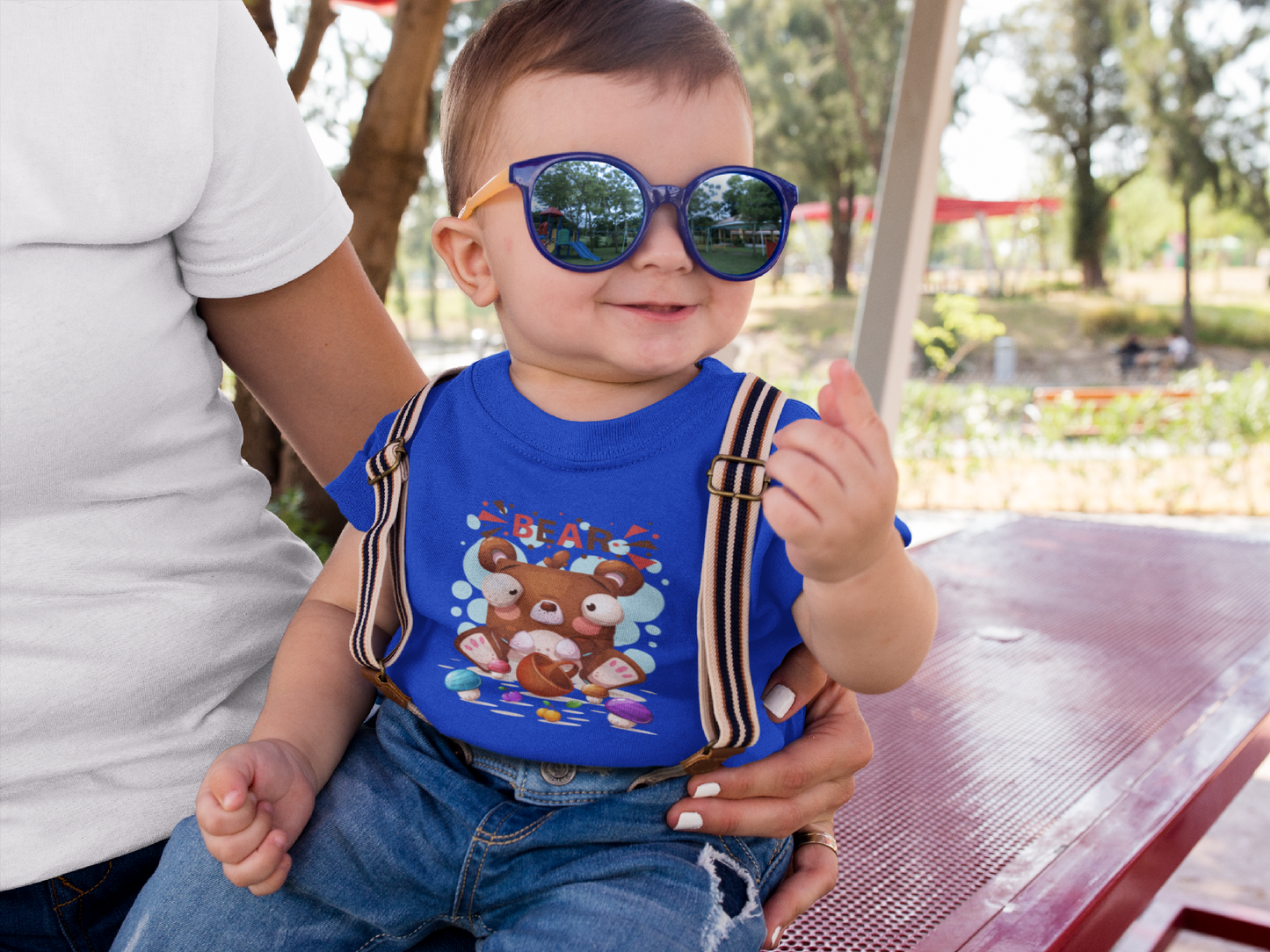 Mini oso de dibujos animados con setas - Camiseta Baby Creator