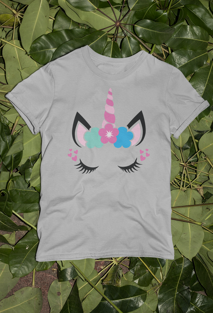 Camiseta infantil SK con estampado de unicornio, flor y corazón.
