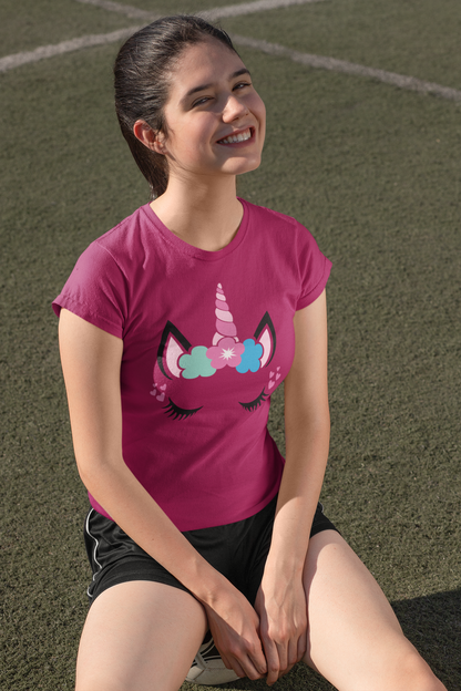 Camiseta infantil SK con estampado de unicornio, flor y corazón.