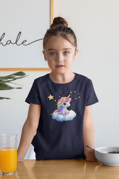 Einhorn reitet auf Wolke im Sternenhimmel Front - Unisex Kinder T-Shirt Kurzarm-Shirt Bio Baumwolle Hochwertig Langlebig T-Shirt Kids BC SH