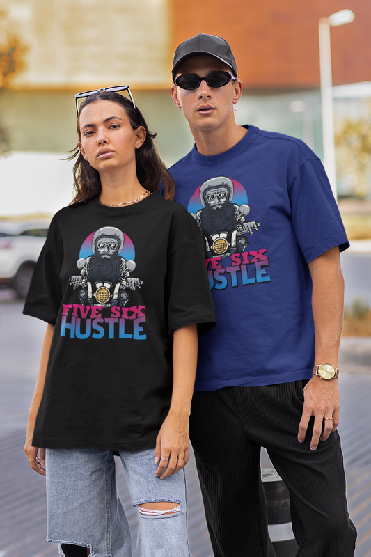 FIVE SIX HUSTLE BIKER SPIRIT Streetwear Frontprint - Freestyler Bio Oversized Unisex T-Shirt Erwachsene SH