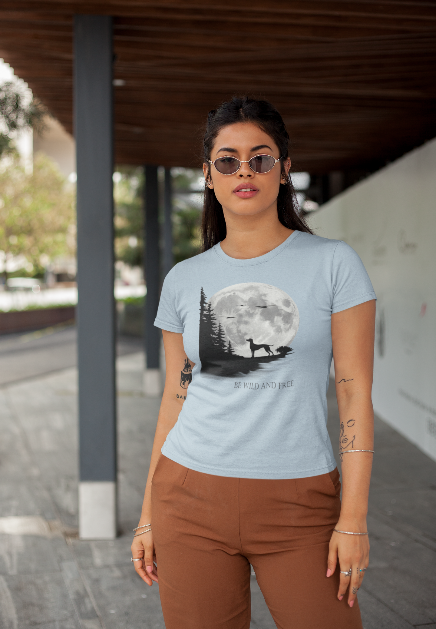 Hund Mondlandschaft BE WILD AND FREE Front - Damen Muser Premium Organic Shirt SH