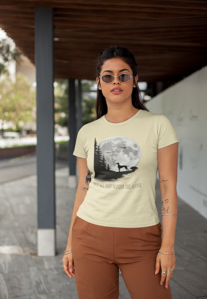 Hund Mondlandschaft NOT ALL WHO WANDER ARE ALONE Front - Damen Muser T-Shirt SH