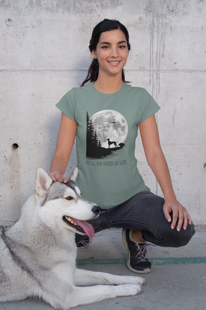 Hund Mondlandschaft NOT ALL WHO WANDER ARE ALONE Front - Damen Muser T-Shirt SH
