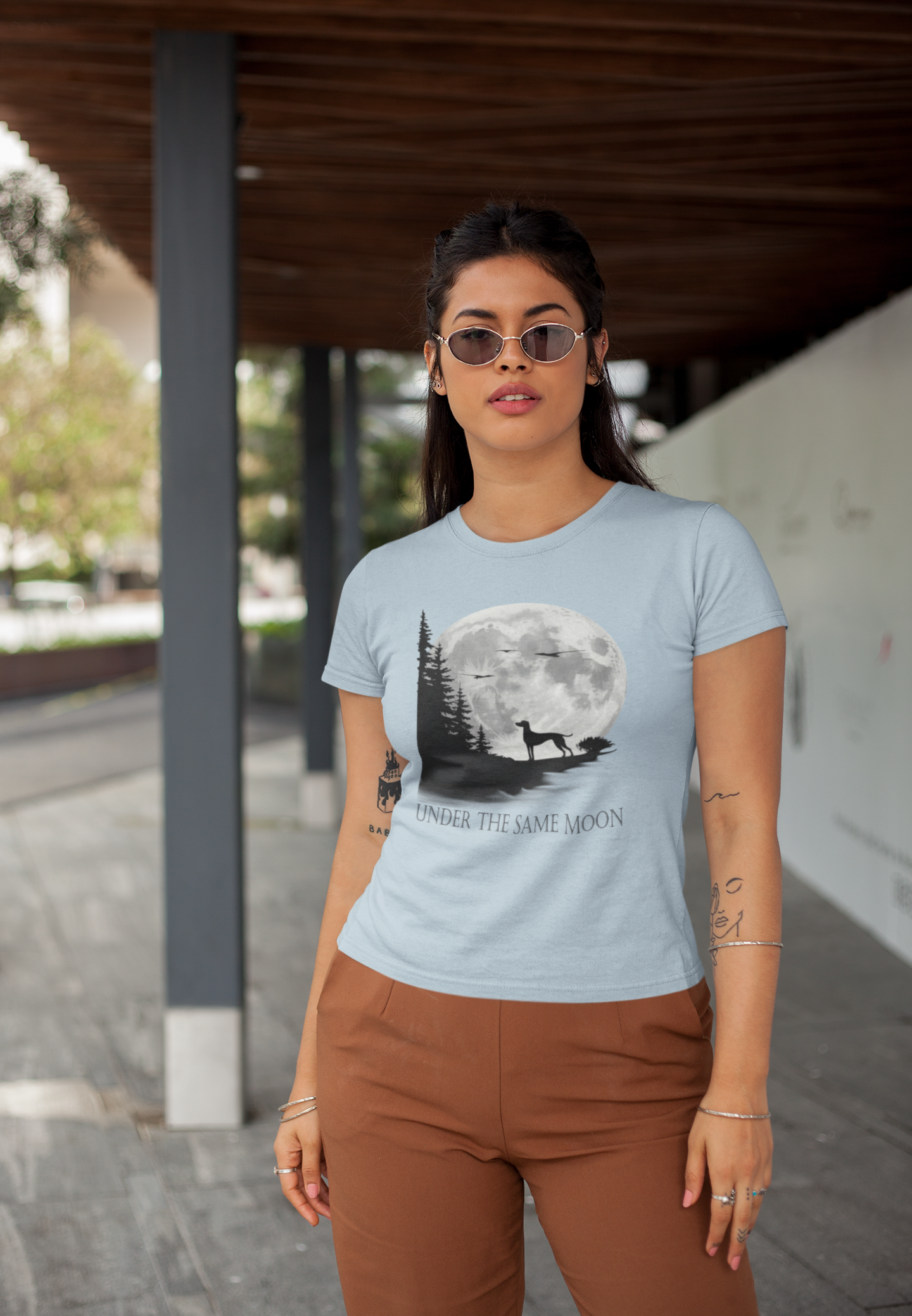 Hund Mondlandschaft UNDER THE SAME MOON Front - Damen Muser Premium Organic Shirt SH