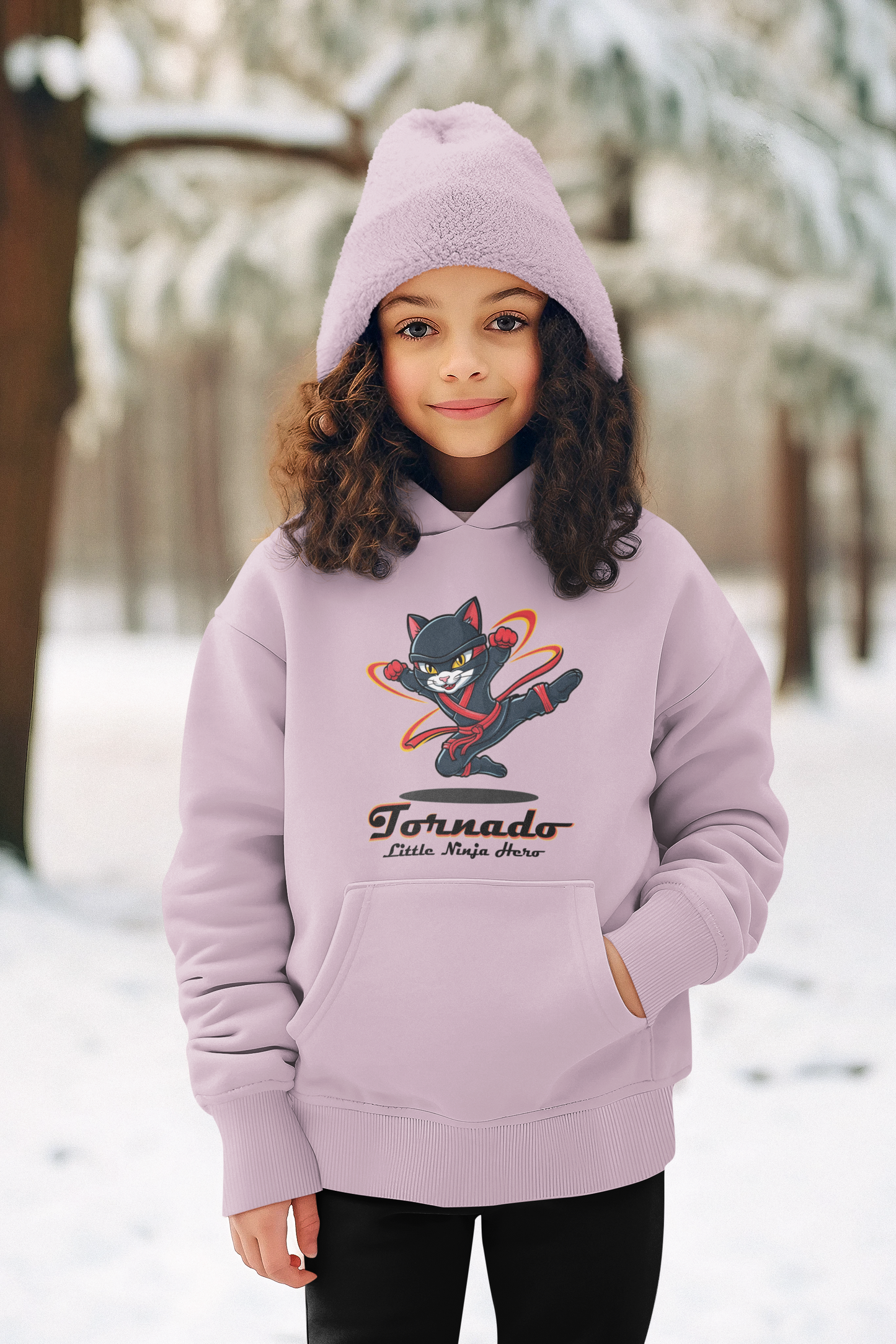 Tornado Mittelschwerer Fleece-Hoodie für Jugendliche - Katze Tornado Little Ninja Hero - Weltweit verfügbar - GL