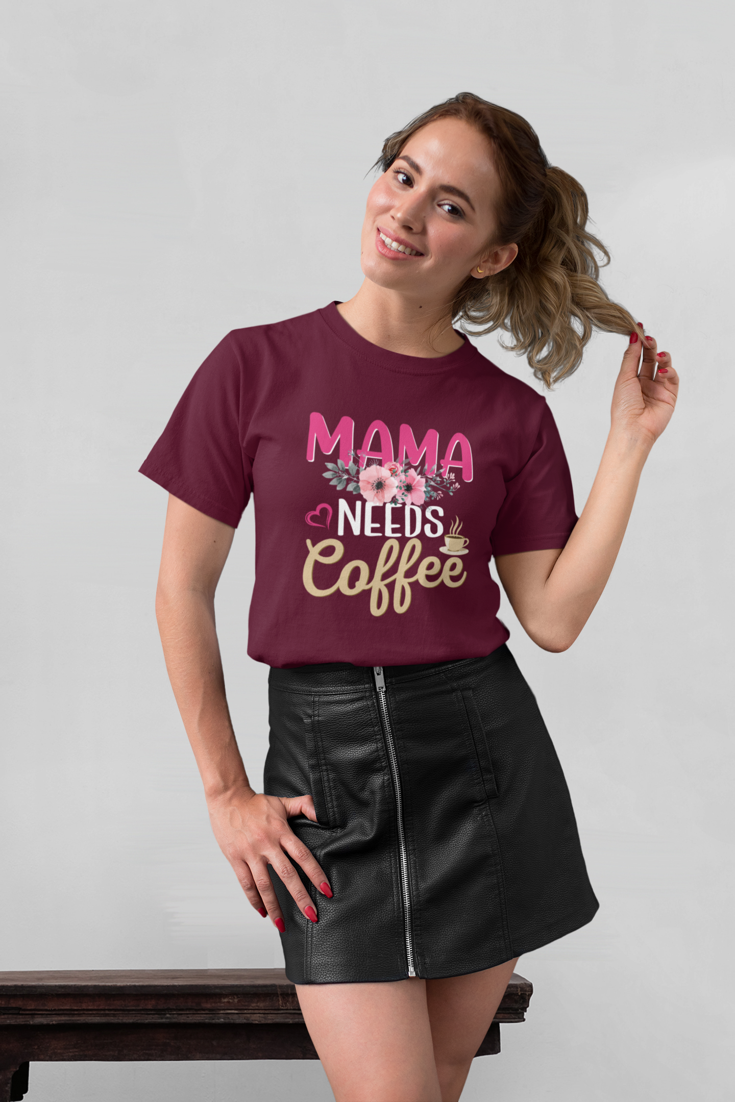 Mama needs Coffee Front - Unisex Erwachsenen Bio Baumwolle Kurzarm Shirt Creator T-Shirt 2.0 ST/ST SH