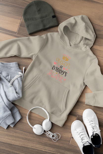 Queen of Daddys heart - Hochwertiger Mittelschwerer Fleece-Hoodie für Jugendliche - Weltweit Verfügbar - GL