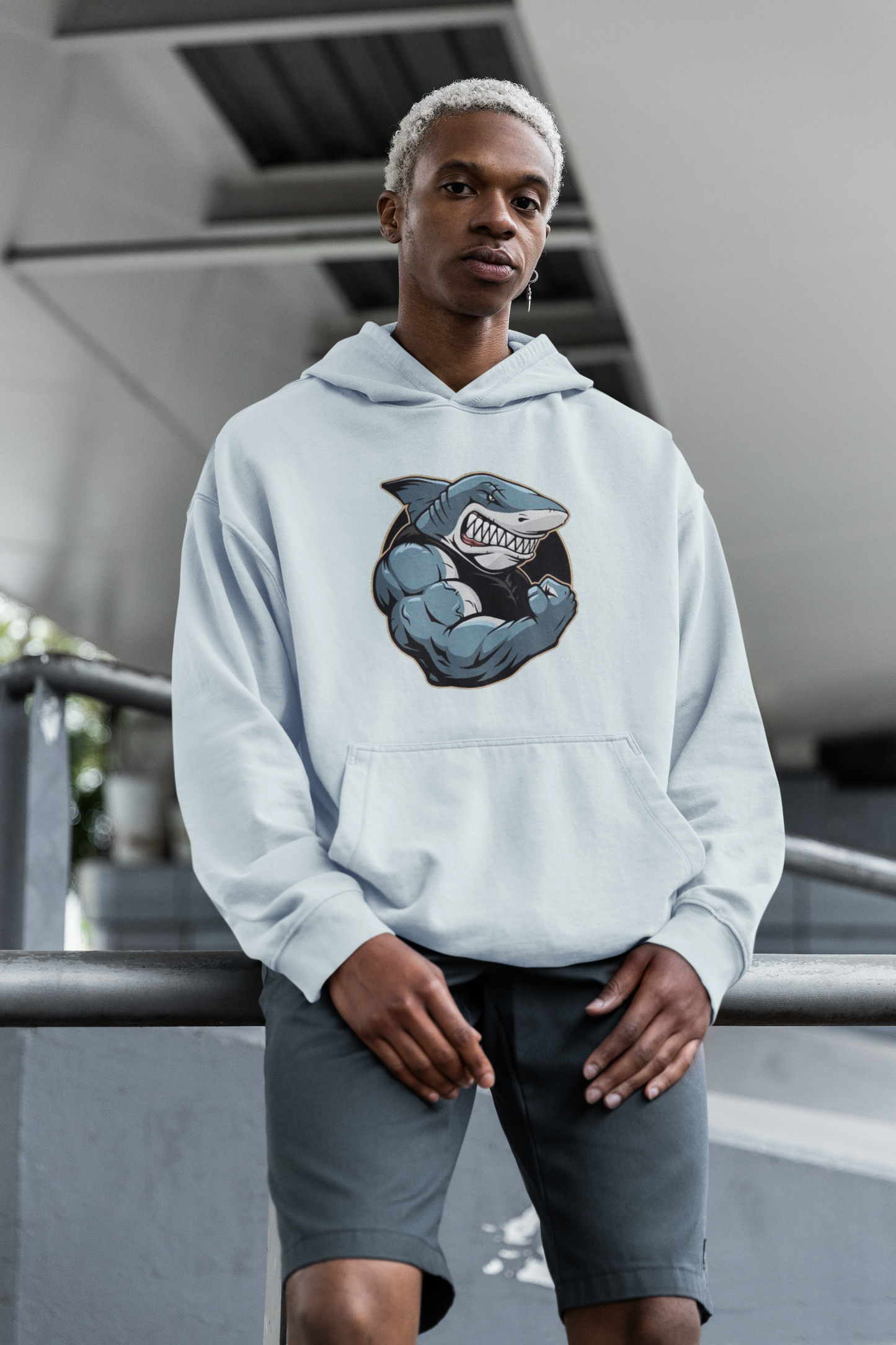 Sudadera con capucha unisex extragrande orgánica Slammer con estampado frontal de tiburón y músculos para adultos SH - Sudadera con capucha unisex extragrande orgánica 2.0