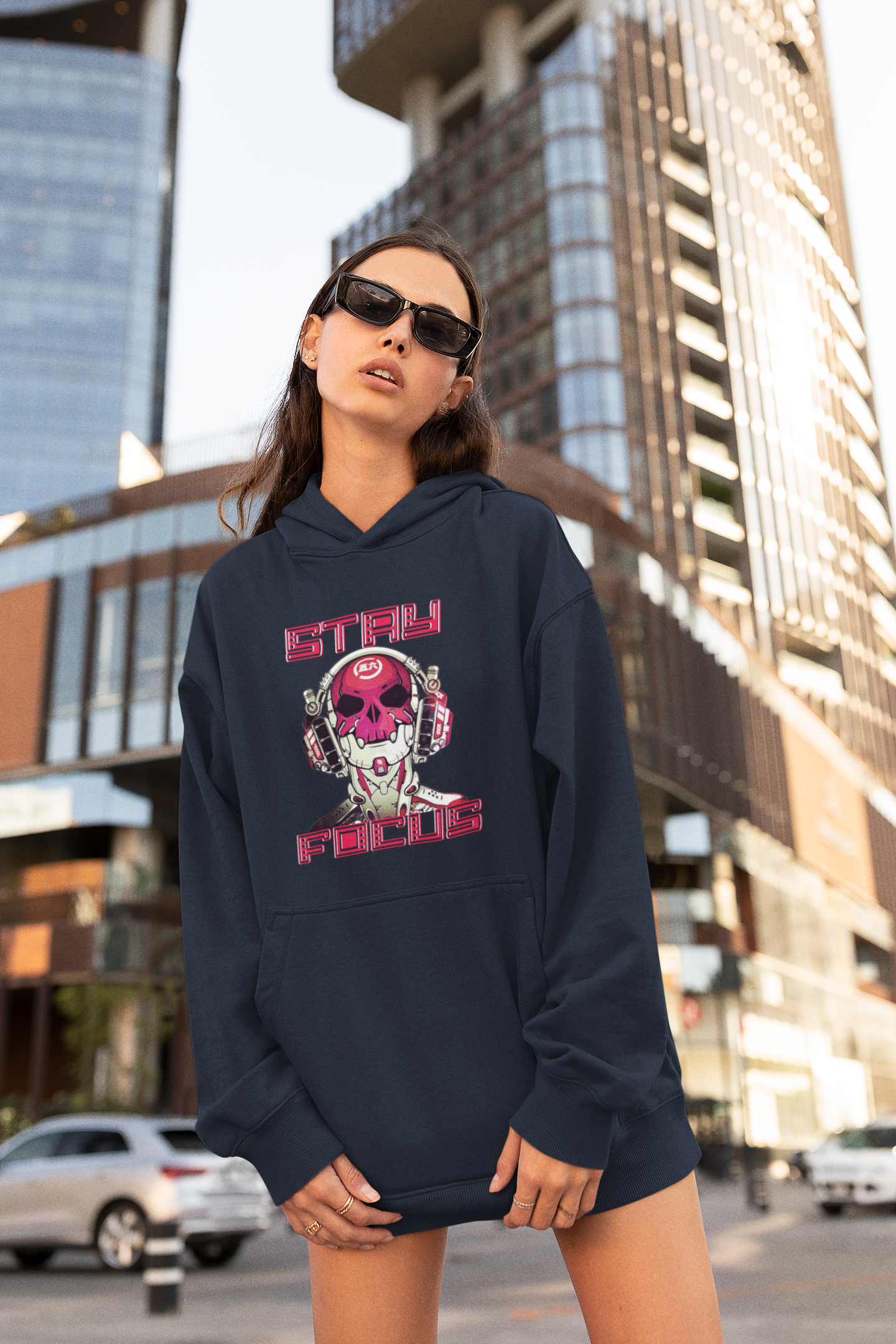 STAY FOCUS Streetwear Estampado Frontal - Sudadera con capucha unisex extragrande Slammer Organic para adultos SH