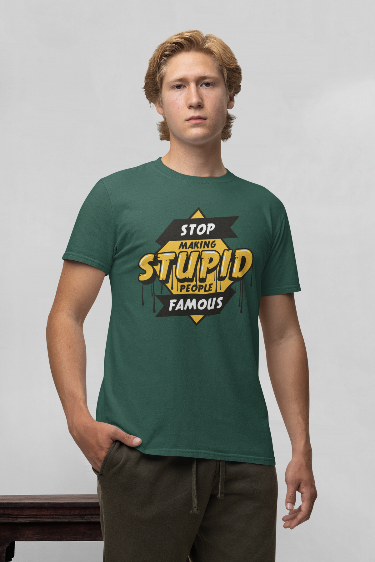 Deja de hacer famosos a los tontos - Camiseta del creador SK