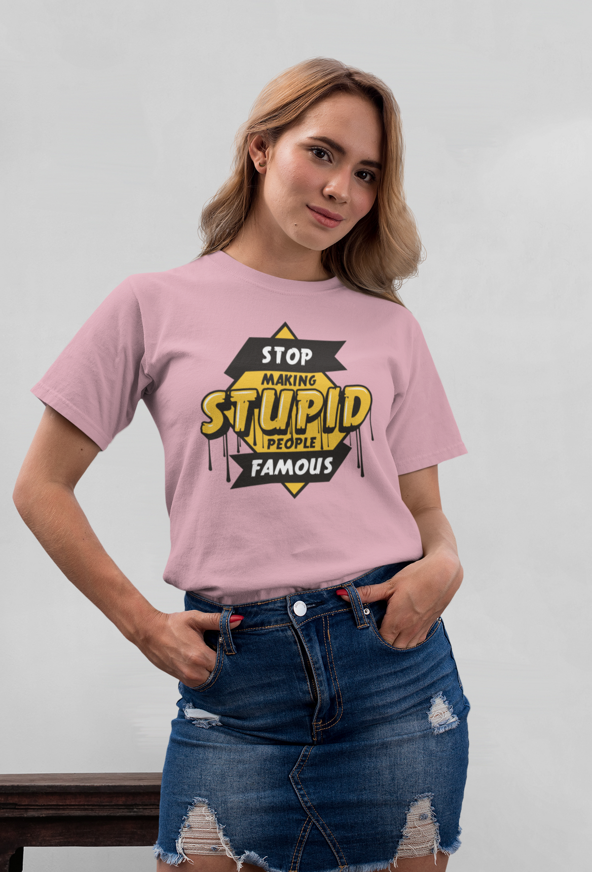 Deja de hacer famosos a los tontos - Camiseta del creador SK