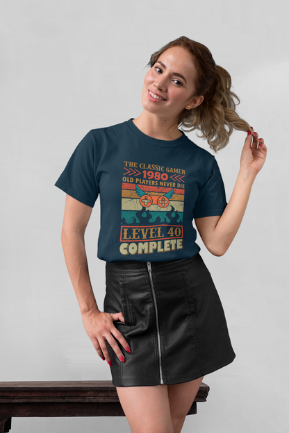 The Classic Gamer 1980 Level 40 Front - Unisex Erwachsenen Bio Baumwolle Kurzarm Shirt Creator T-Shirt 2.0 ST/ST SH