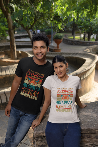 The Classic Gamer 1980 Level 40 Front - Unisex Erwachsenen Bio Baumwolle Kurzarm Shirt Creator T-Shirt 2.0 ST/ST SH
