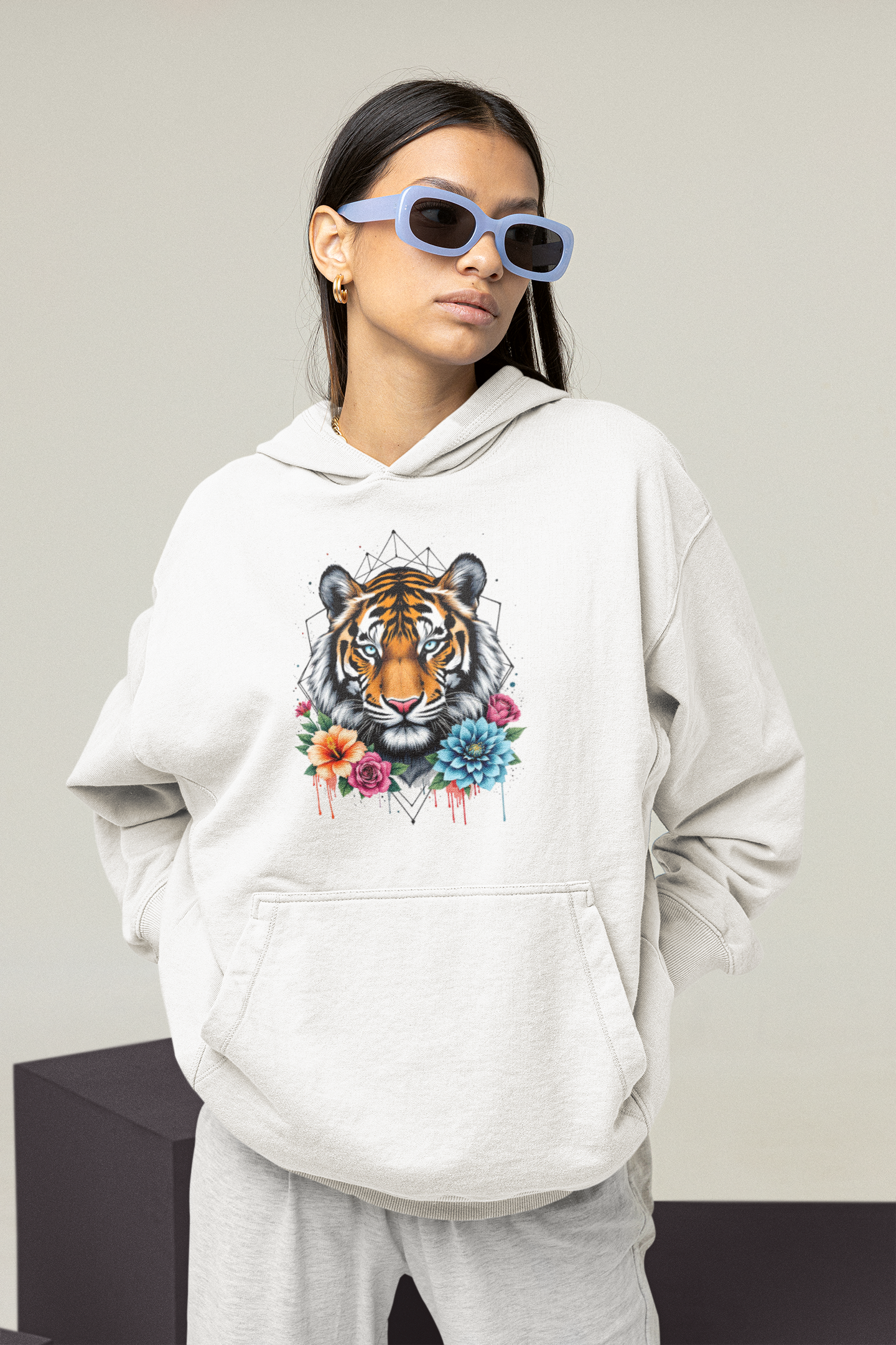 Tiger Passion in Blumen Flower Power II Front - Unisex Bio Erwachsenen Oversized Hoodie ST/ST SH