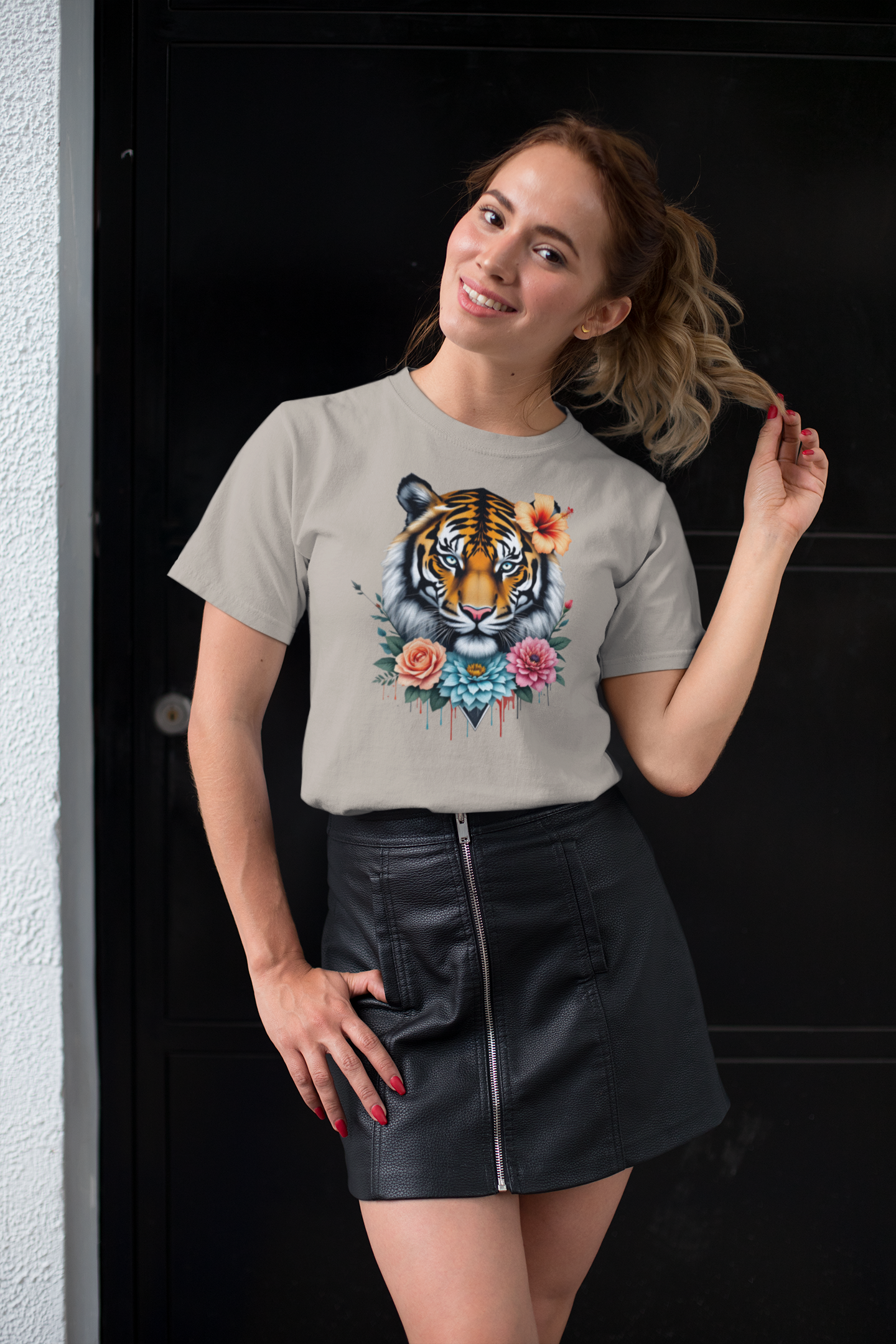 Tiger Passion in Blumen FlowerPower Front - Unisex Bio Creator T-Shirt ST/ST SH