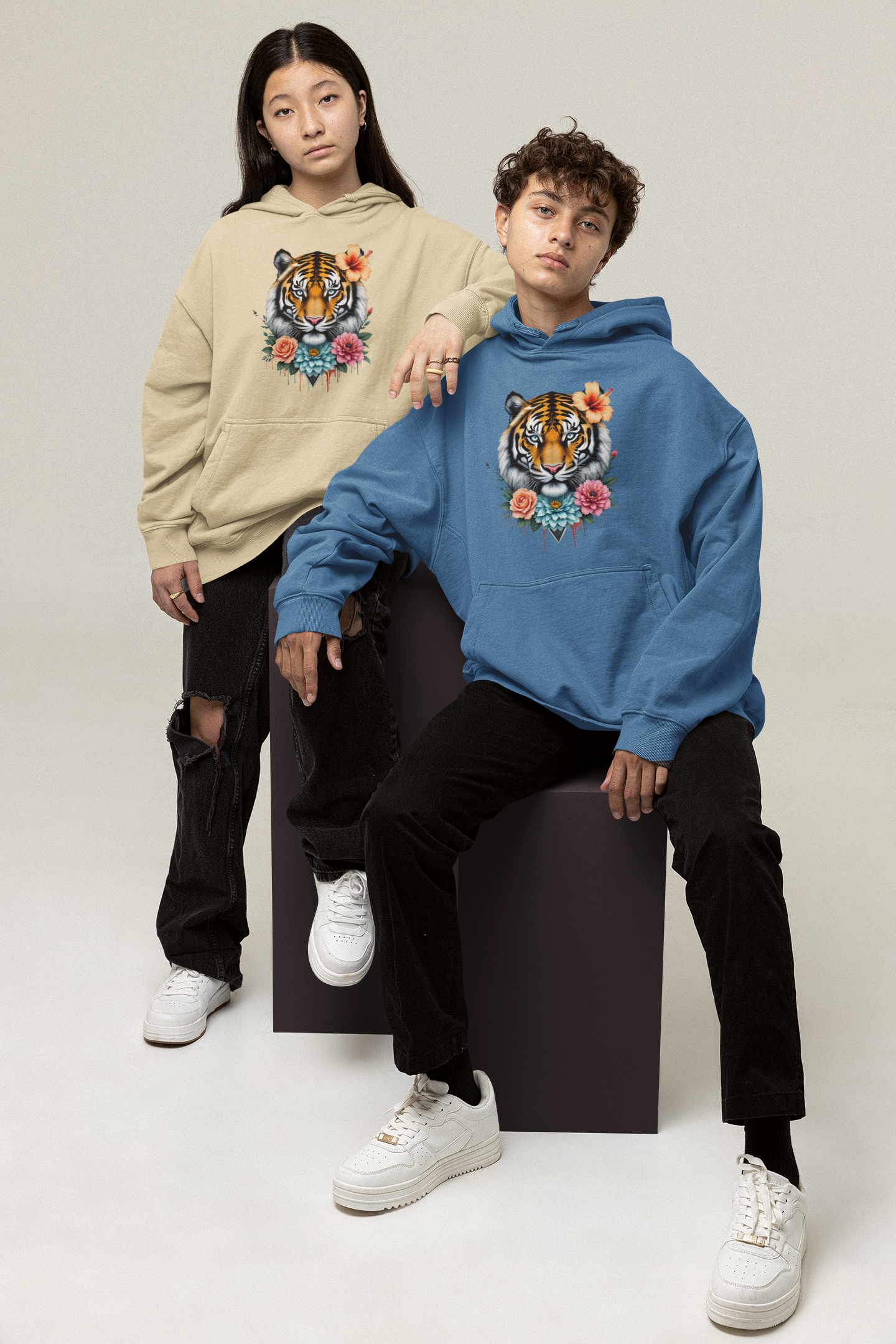 Tiger Passion in Blumen FlowerPower Front - Unisex Bio Oversized Hoodie ST/ST SH