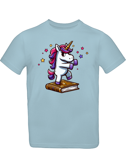 Camiseta infantil SK con unicornio bailando sobre un libro
