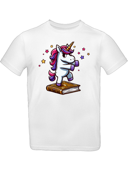 Camiseta infantil SK con unicornio bailando sobre un libro