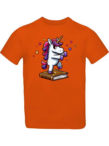Camiseta infantil SK con unicornio bailando sobre un libro