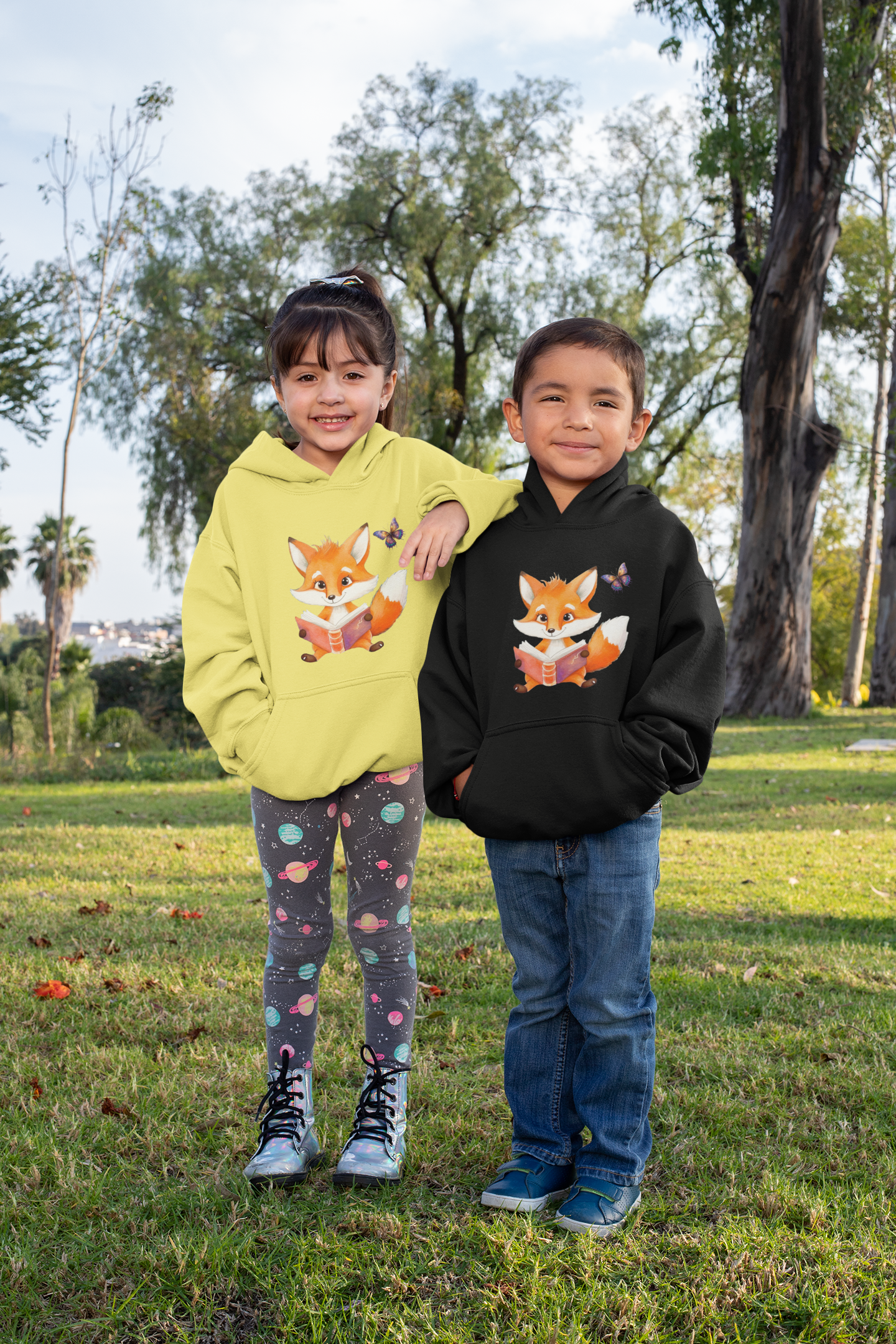 Sudadera con capucha premium para niños Zorro con mariposa