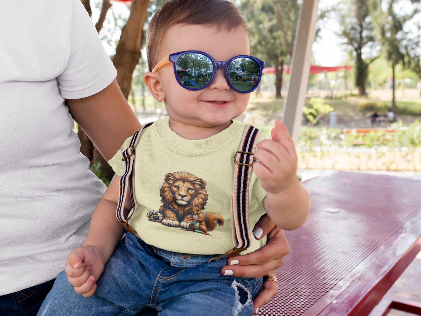 Cartoon Loewe mit Eichhörnchen - Baby Creator T-Shirt SK