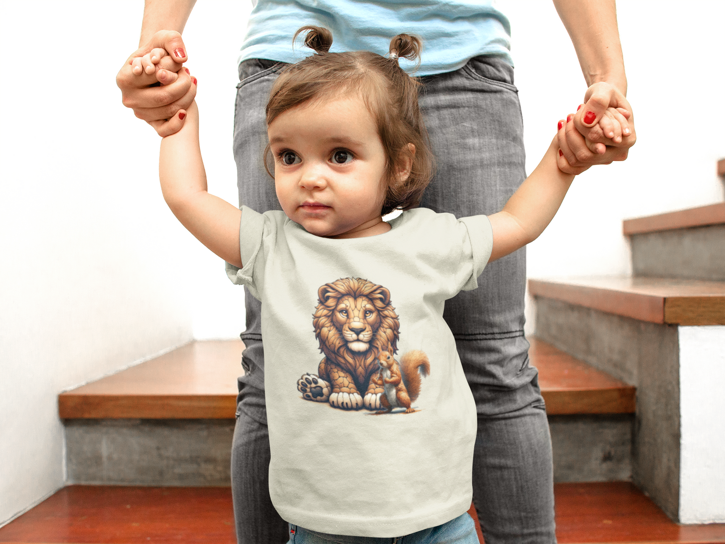 Cartoon Loewe mit Eichhörnchen - Baby Creator T-Shirt SK