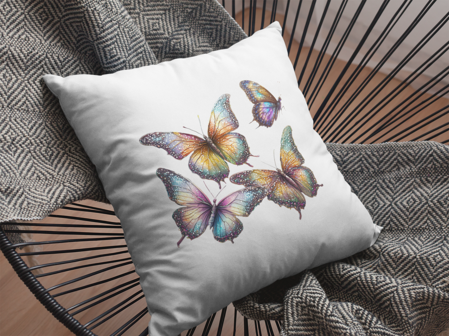 Almohada con grupo de mariposas.